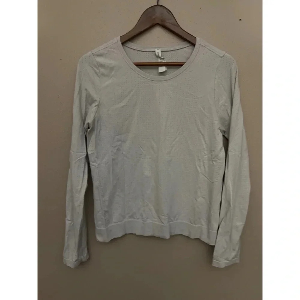 Women's Light Gray Long Sleeve Top